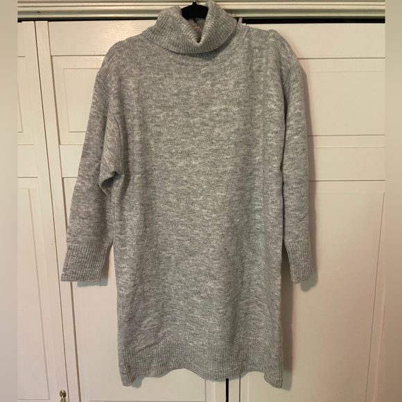 Women’s Pink Lily Gray Turtleneck Sweater Tunic - Picture 1 of 4